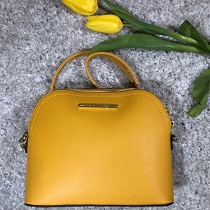 Steve Madden. NWT. Yellow. Crossbody. ❤️❤️❤️